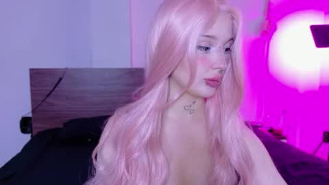 Snapshot of lolykari chatting on June 14, 2026, 7:54 am Kari online show from June 14, 2026, 7:54 am