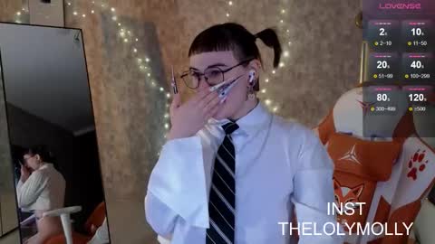 Molli online show from October 17, 2025, 10:07 am