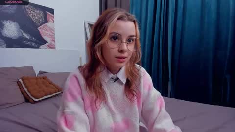 Lona online show from September 11, 2025, 7:03 pm