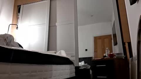 Snapshot of london_boy_35 chatting on May 25, 2026, 3:34 am hey you online show from May 25, 2026, 3:34 am