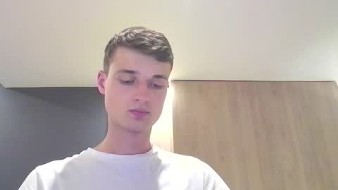 london_tomy online show from September 25, 2025, 1:53 am