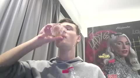 london_tomy online show from December 14, 2025, 1:11 am