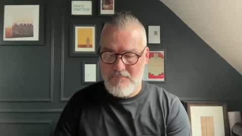 EnglishBear online show from October 8, 2025, 9:18 am