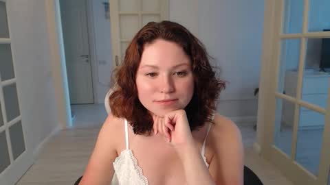 Snapshot of londonmiley chatting on June 5, 2026, 4:35 pm LondonMiley online show from June 5, 2026, 4:35 pm