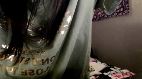 Snapshot of londonray chatting on May 4, 2026, 12:06 am londonray online show from May 4, 2026, 12:06 am