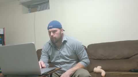 longhairedfreak1921 online show from September 25, 2025, 4:11 pm