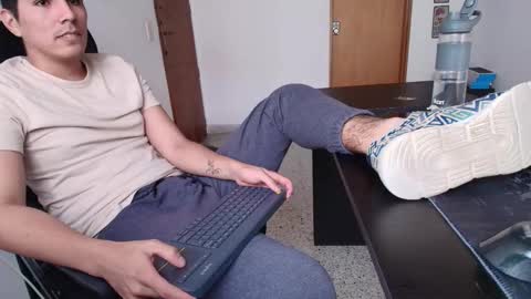 looki 16 online show from October 17, 2025, 4:31 pm