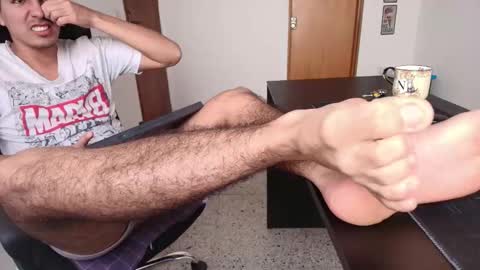 looki 16 online show from November 11, 2025, 2:06 pm