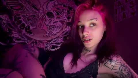 lookingforlona online show from September 28, 2025, 3:50 pm