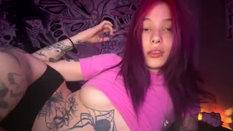 lookingforlona online show from October 3, 2025, 4:09 am