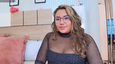 loola_rose online show from March 12, 2026, 1:17 pm