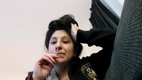 loolaunshaved online show from October 26, 2025, 5:19 pm