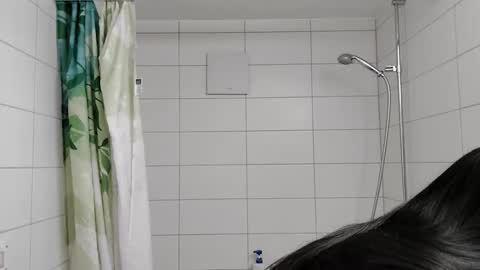 loolaunshaved online show from November 27, 2025, 3:36 pm