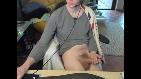 loomie online show from December 7, 2024, 11:29 am