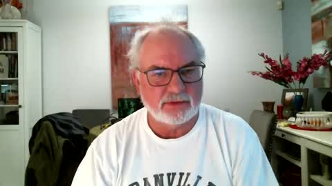 Snapshot of loop102 chatting on January 24, 2025, 1:45 am loop102 online show from January 24, 2025, 1:45 am