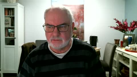 Snapshot of loop102 chatting on February 8, 2025, 6:22 pm loop102 online show from February 8, 2025, 6:22 pm