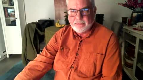 Snapshot of loop102 chatting on February 26, 2025, 2:15 am loop102 online show from February 26, 2025, 2:15 am