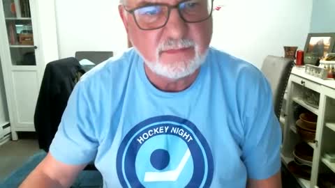 Snapshot of loop102 chatting on September 14, 2025, 12:54 am loop102 online show from September 14, 2025, 12:54 am