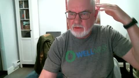 Snapshot of loop102 chatting on September 20, 2025, 5:47 pm loop102 online show from September 20, 2025, 5:47 pm