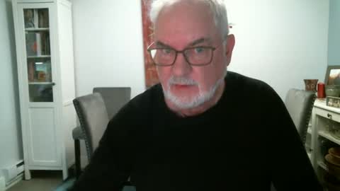 Snapshot of loop102 chatting on October 5, 2025, 7:01 pm loop102 online show from October 5, 2025, 7:01 pm