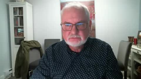 Snapshot of loop102 chatting on October 25, 2025, 1:24 am loop102 online show from October 25, 2025, 1:24 am