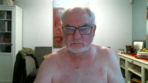 loop102 online show from May 6, 2026, 3:24 am