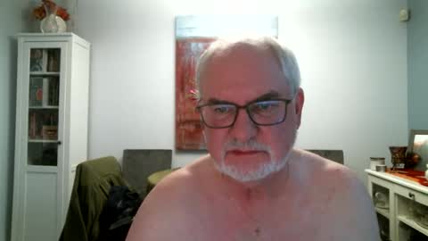 loop102 online show from May 8, 2026, 2:28 am