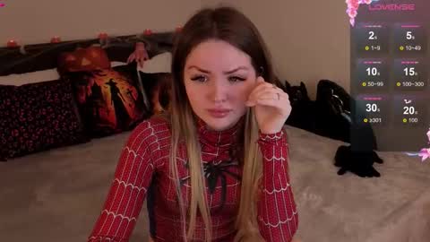 Lora online show from October 31, 2025, 4:02 am