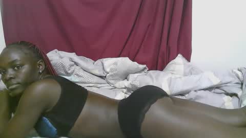 lora_amor online show from September 19, 2025, 4:14 am