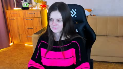 Lora Cain online show from December 9, 2024, 3:44 pm