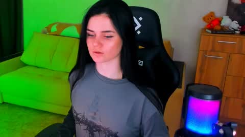 Lora Cain online show from February 10, 2025, 6:03 pm