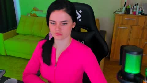 Lora Cain online show from March 9, 2025, 5:33 am