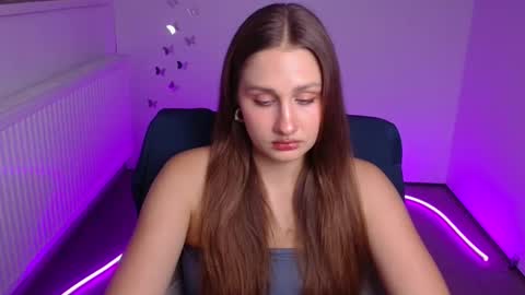 Snapshot of lora_kisses chatting on September 10, 2025, 5:57 pm Lora online show from September 10, 2025, 5:57 pm