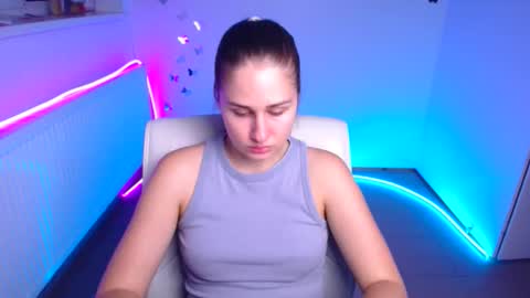 Snapshot of lora_kisses chatting on October 14, 2025, 5:41 am Lora online show from October 14, 2025, 5:41 am