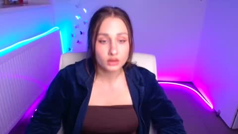 Snapshot of lora_kisses chatting on October 17, 2025, 11:35 am Lora online show from October 17, 2025, 11:35 am