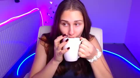 Snapshot of lora_kisses chatting on October 25, 2025, 5:37 am Lora online show from October 25, 2025, 5:37 am