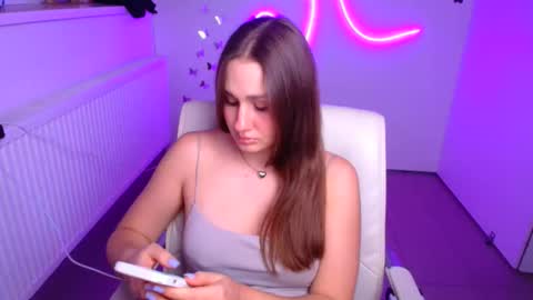 Snapshot of lora_kisses chatting on October 30, 2025, 1:23 pm Lora online show from October 30, 2025, 1:23 pm