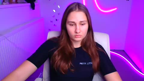 Snapshot of lora_kisses chatting on November 8, 2025, 6:57 am Lora online show from November 8, 2025, 6:57 am