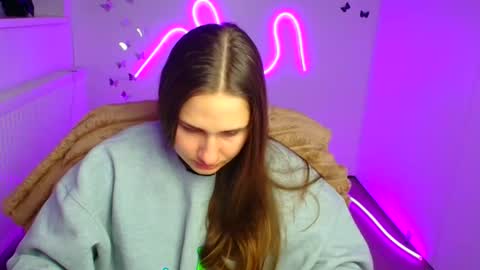 Snapshot of lora_kisses chatting on April 2, 2026, 5:27 am Lora online show from April 2, 2026, 5:27 am