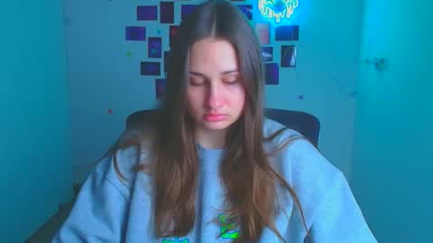 Snapshot of lora_kisses chatting on April 3, 2026, 5:16 am Lora online show from April 3, 2026, 5:16 am