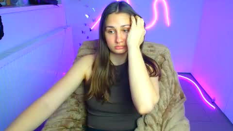 Snapshot of lora_kisses chatting on April 15, 2026, 7:15 am Lora online show from April 15, 2026, 7:15 am