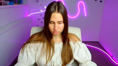 Snapshot of lora_kisses chatting on August 5, 2026, 5:54 am Lora online show from August 5, 2026, 5:54 am