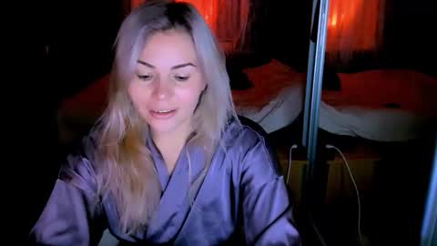 Lora online show from September 30, 2025, 2:38 am