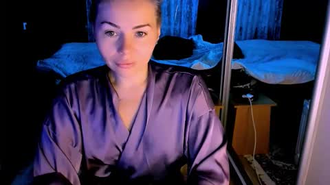 Lora online show from October 3, 2025, 2:41 am