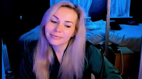 Lora online show from October 16, 2025, 2:23 am