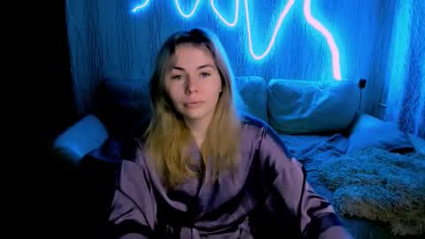 Lora online show from December 19, 2025, 3:24 am