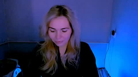 Lora online show from April 17, 2026, 2:25 am