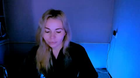 Lora online show from April 24, 2026, 2:25 am