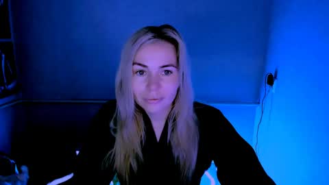 Lora online show from April 27, 2026, 2:31 am