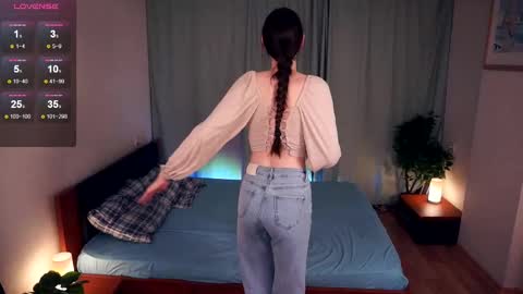 Lora online show from February 16, 2025, 5:04 pm